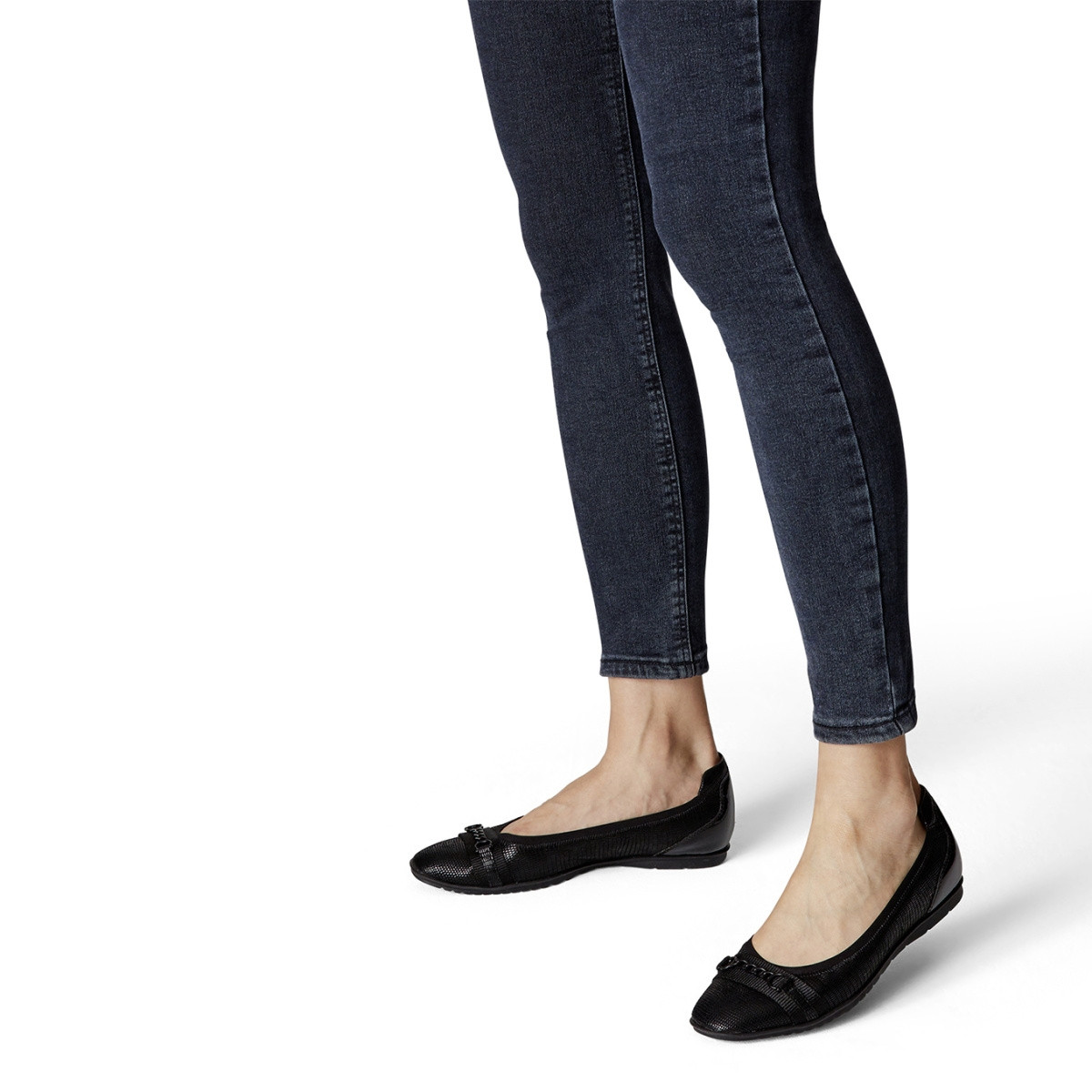 detail Dámské baleríny TAMARIS 22106-27-098 černá W1