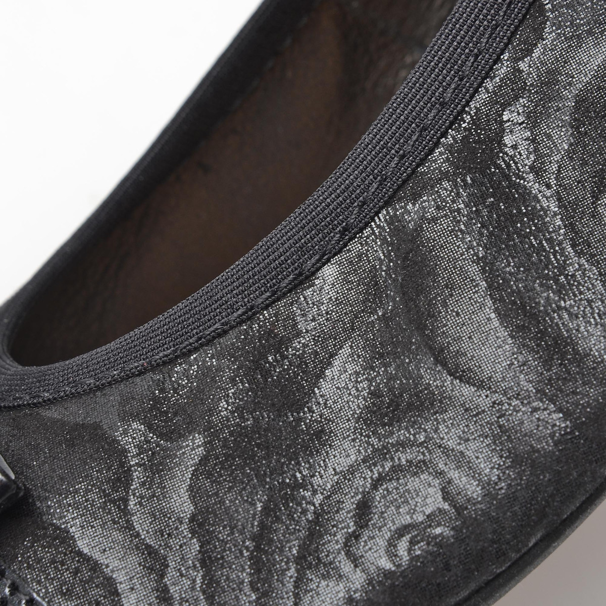 detail Dámská obuv CAPRICE 9-9-22108-20 BLK ROSES COMB 031