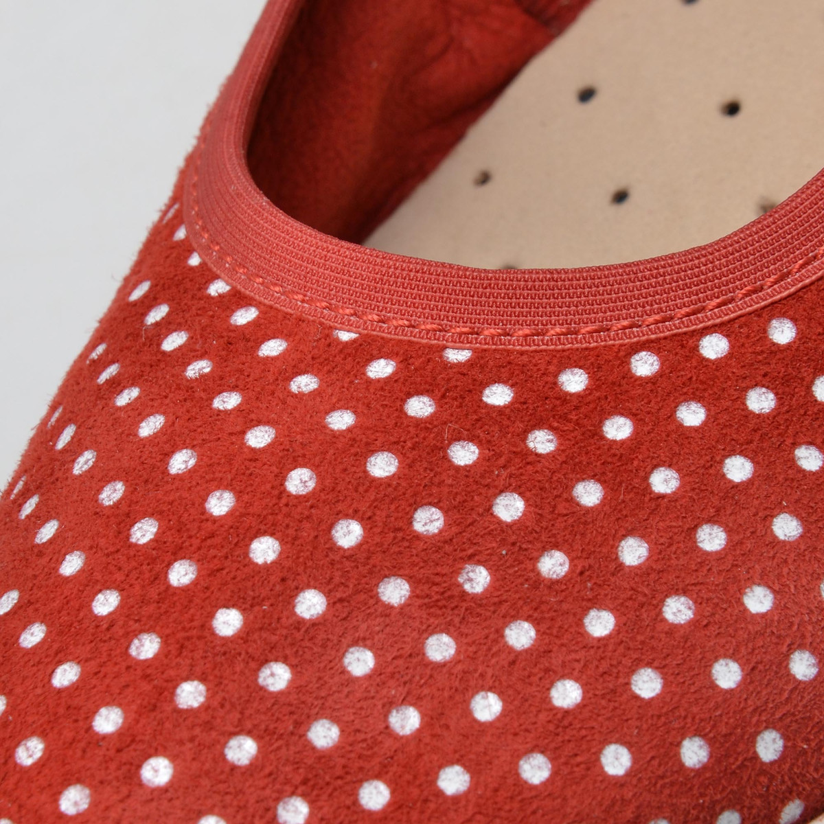 detail Dámská obuv CAPRICE 9-9-22142-20 RED DOTS 521