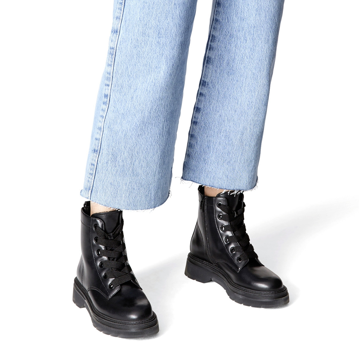 detail Dámská obuv TAMARIS TAM-10301170-W1 černá