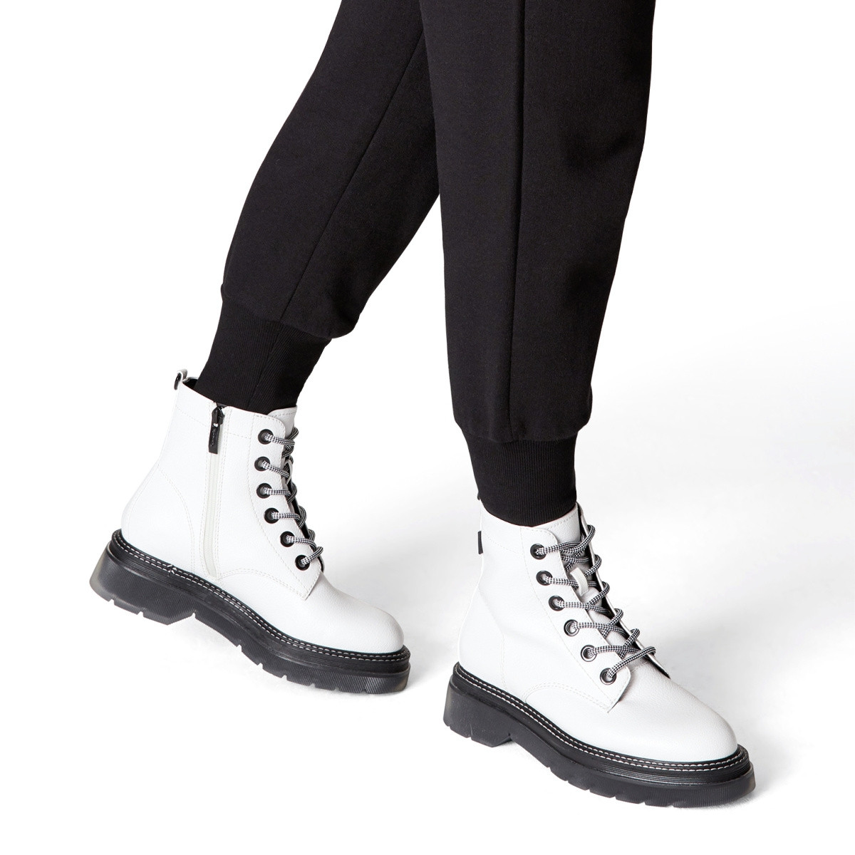 detail Dámská kotníková obuv TAMARIS 25222-27-125 bílá W1