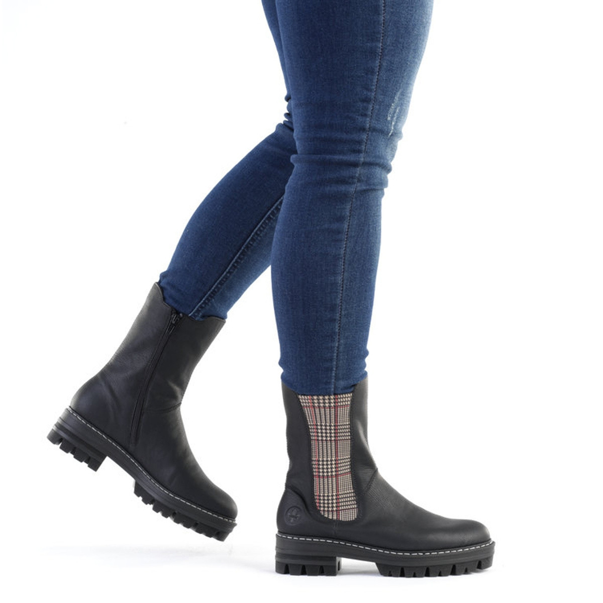 detail Dámska členková obuv RIEKER 76190-01 čierna W1