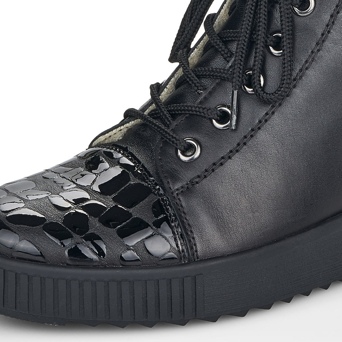 detail Dámská kotníková obuv RIEKER Y6408-00 černá W1