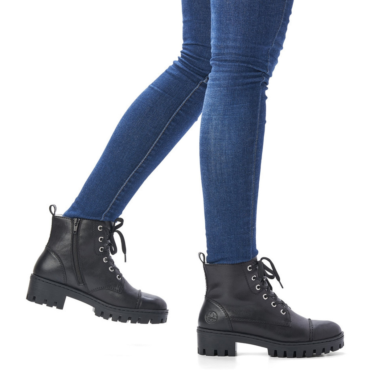 detail Dámska členková obuv RIEKER 75722-01 čierna W1