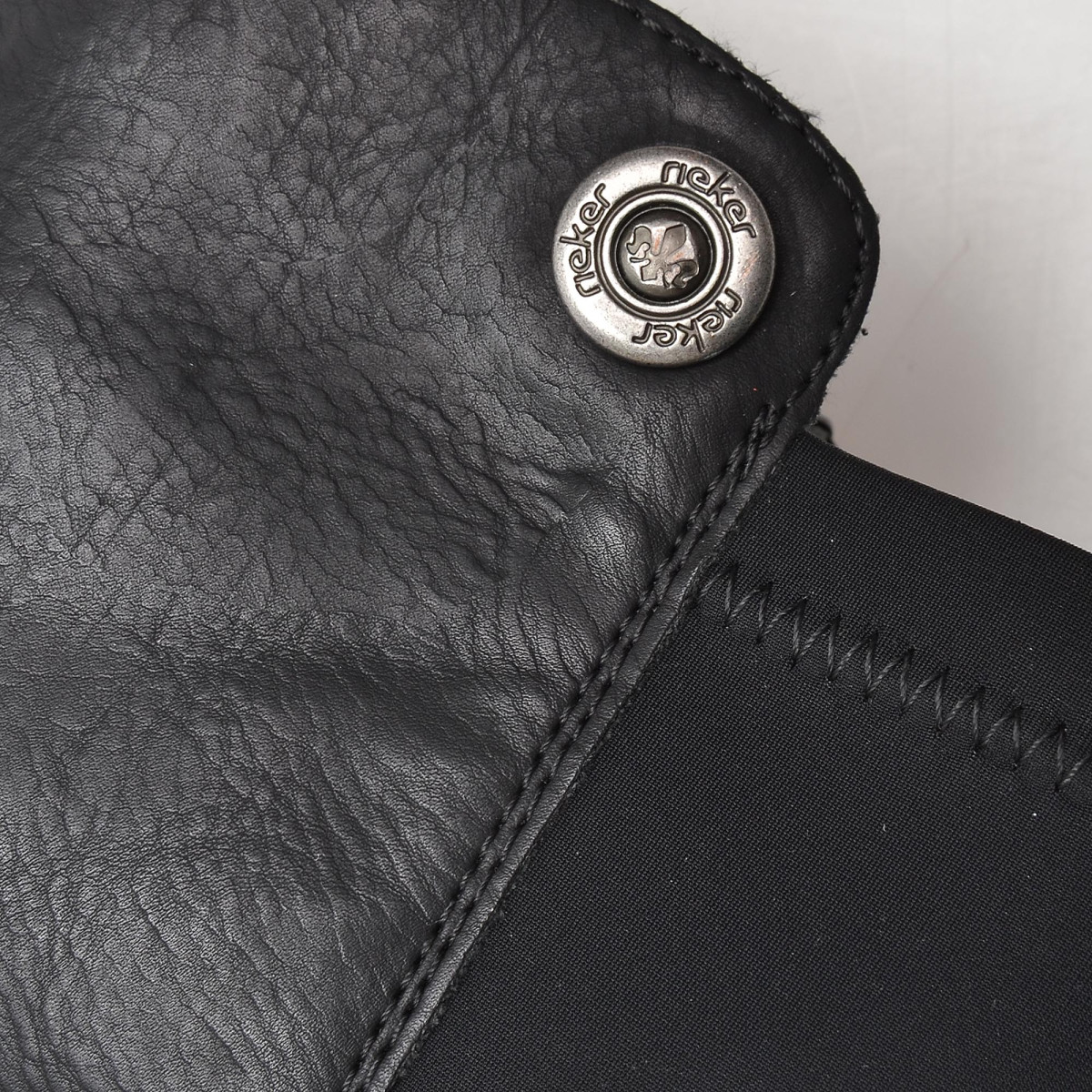 detail Dámské černé kozačky RIEKER Z7391-00 W0