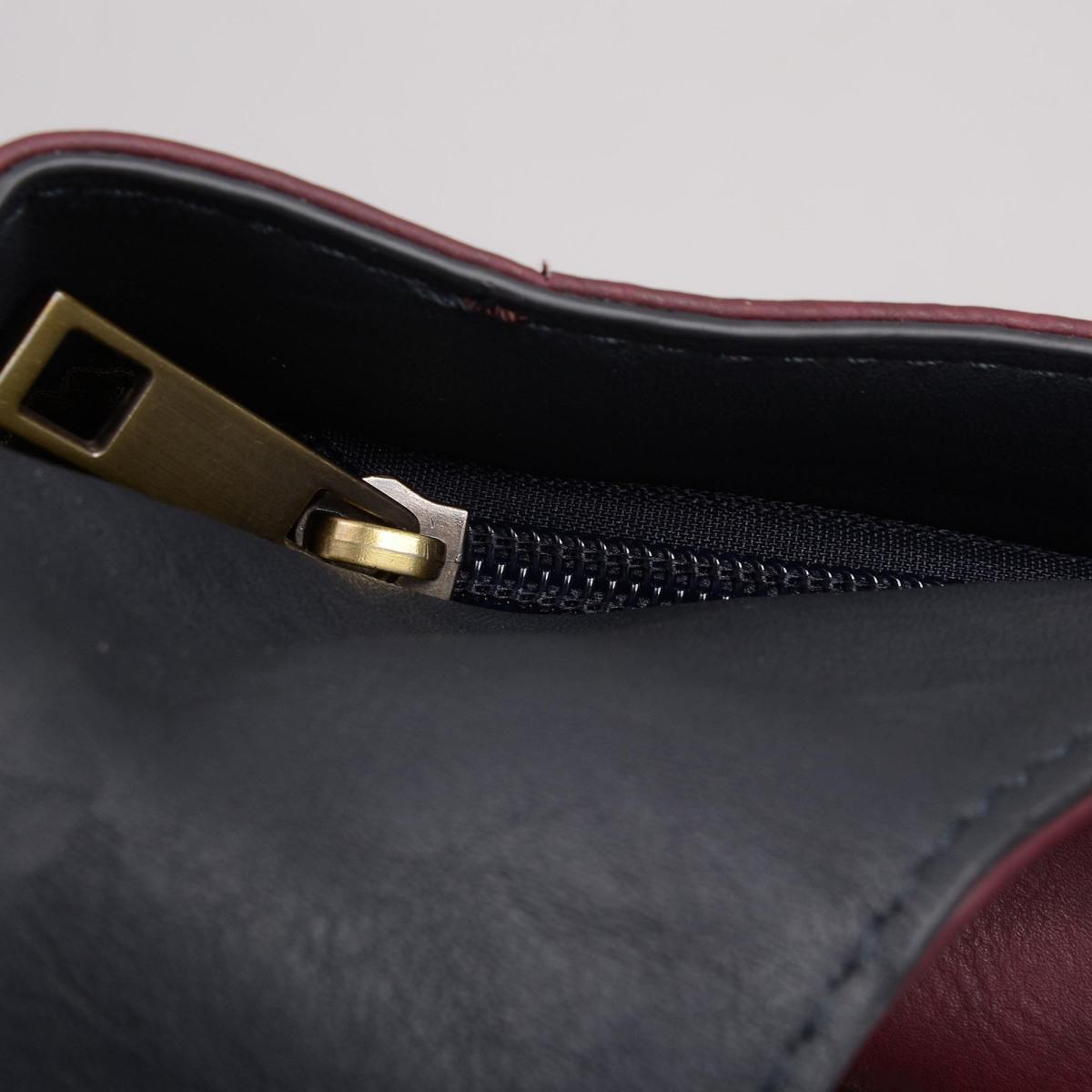 detail Dámská kabelka RIEKER H1402/35 WINE H/W 7