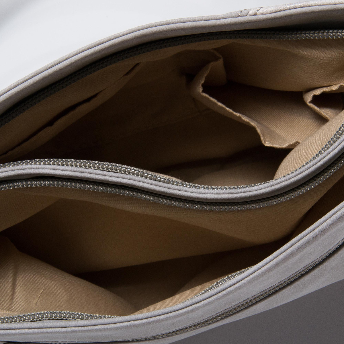 detail Dámská kabelka RIEKER H1017-40 GRAU F/S 9