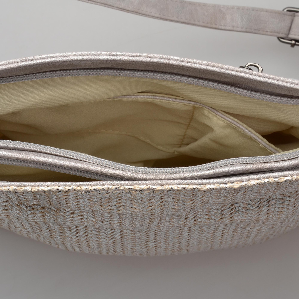 detail Dámska kabelka RIEKER H1302-60 BEIGE F/S 9