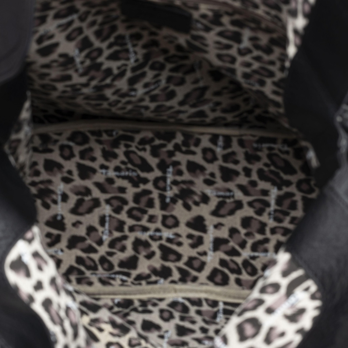 detail Dámská kabelka TAMARIS BERNADETTE 2612182-001 BLACK Hobo Bag