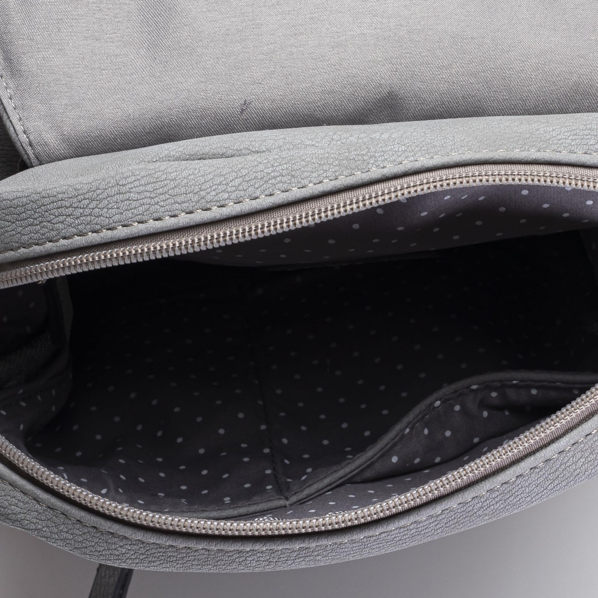 detail Dámská kabelka GABOR 7975-70 GRAU HANNE Backpack H/W 9