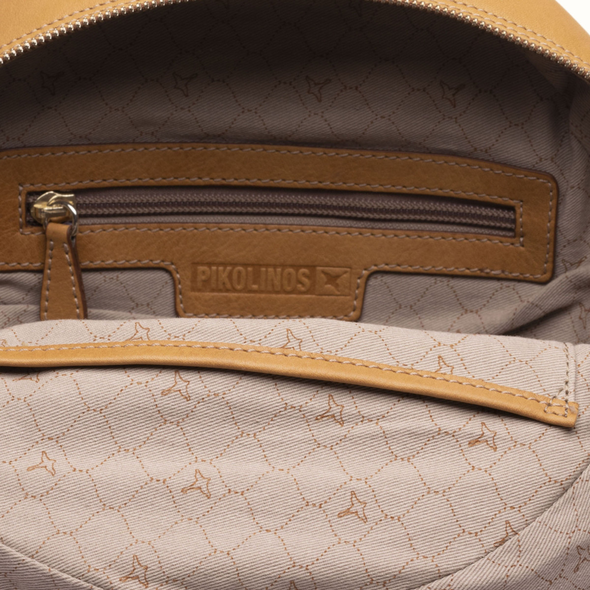 detail Dámský batoh PIKOLINOS PIK-2019496-S0 žlutá