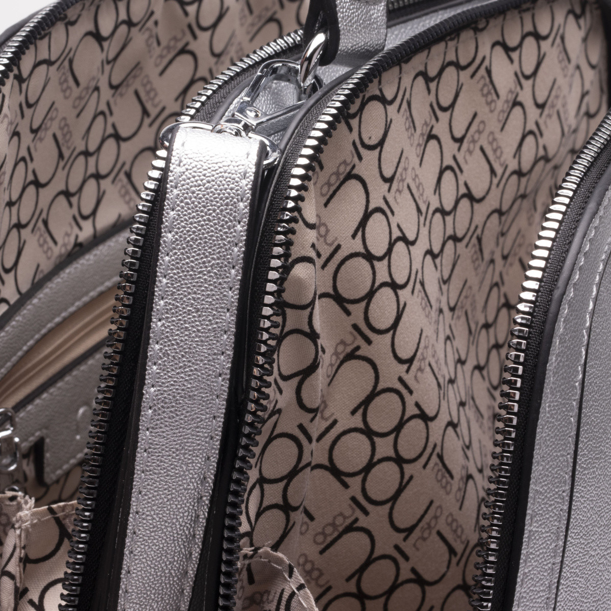 detail Dámská batůžek NOBO NOB-2019933-S0 stříbrná