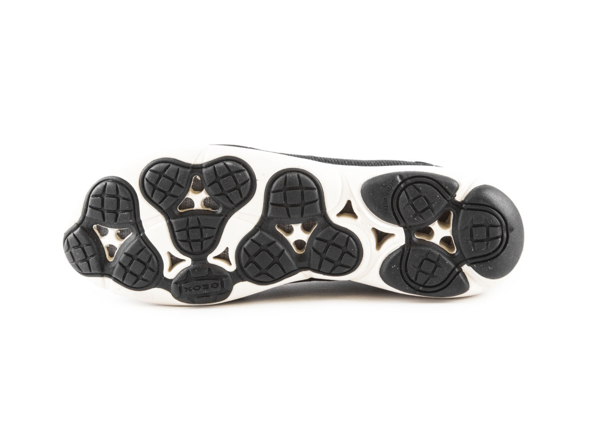 detail Dámské sportovní tenisky NEBULA D641EG / černá třyptivá