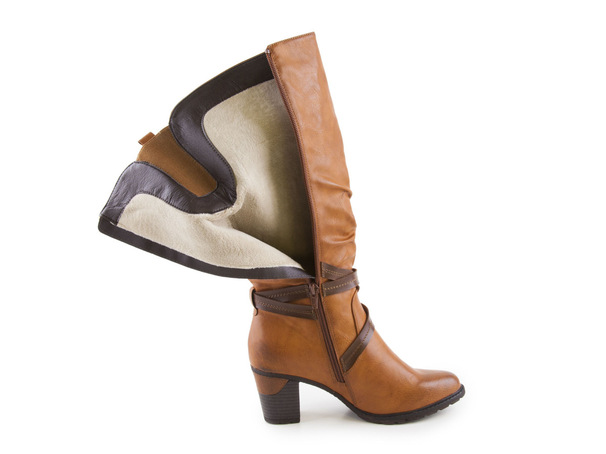 detail Vysoké zvrásněné zateplené kozačky šíře G 96054-24 / hnědá