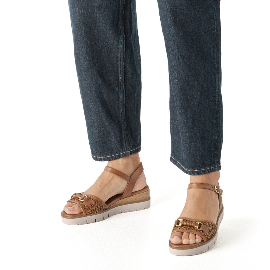 detail Dámské sandály TAMARIS 28215-46-305 hnědá S6